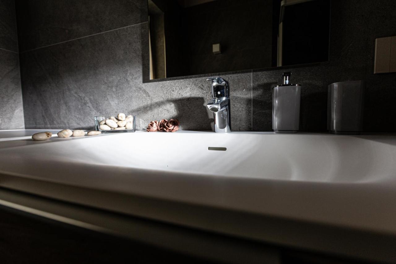 דירות ליביניו Bondi Chalet St Antoni מראה חיצוני תמונה