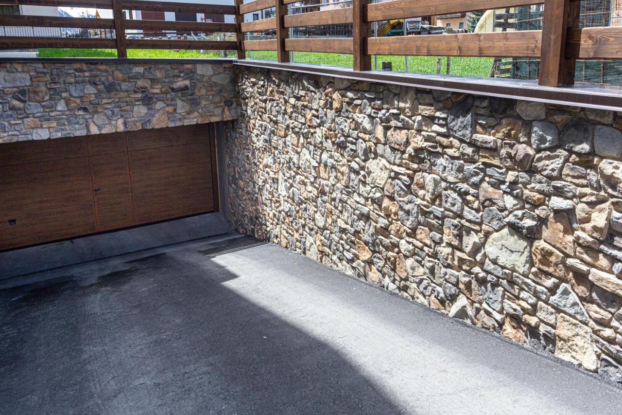 דירות ליביניו Bondi Chalet St Antoni מראה חיצוני תמונה